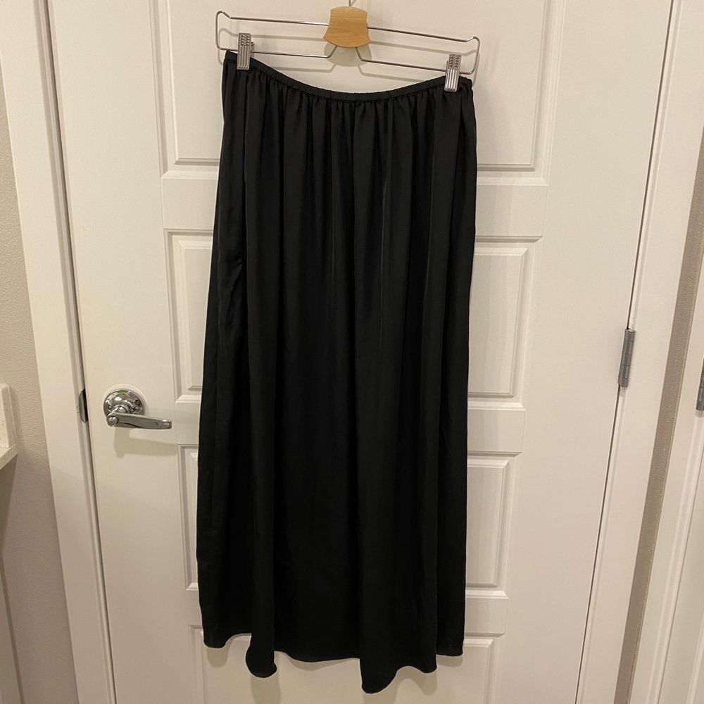 Women's United Colors of Benetton Maxi Skirt. Black. Medium. Resortwear. Goth. - Picture 6 of 10